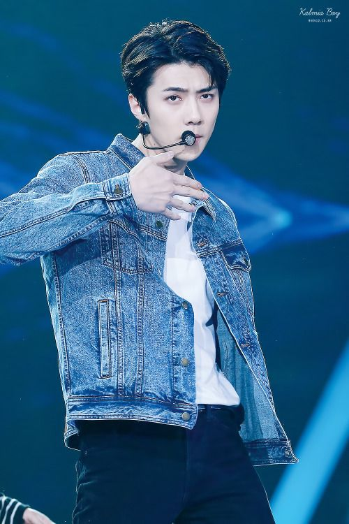 jisung is still young here but the height...