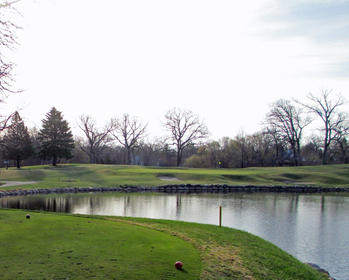 bergingolf's tweet photo. Transformation of the Week- 5. Listening to Dean Martin sing Baby It’s Cold Outside reminds that it’s probably a little frosty in MN at the moment. We had many perfect days working on the 12th at Minnesota Valley, our Short. The green expanded right and a thumbprint was added. https://t.co/pXv70RY5bt