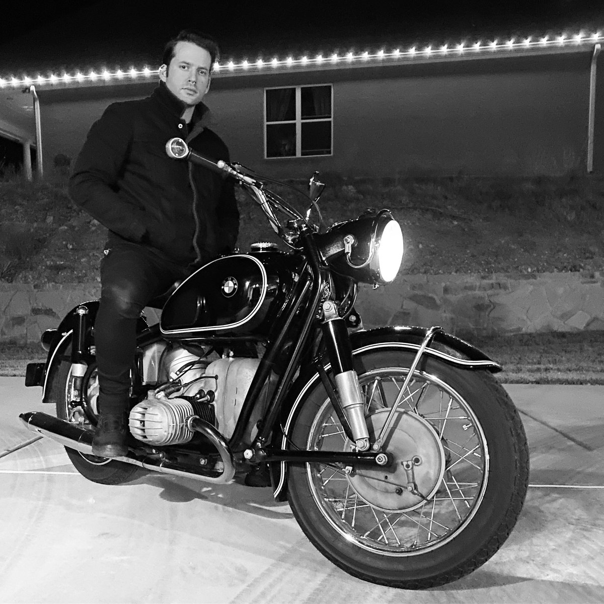 NickUnlisted's tweet photo. Moving to this platform and VERO. IG sucks. This bike doesn’t suck though 🤔 #bmw #motorcycles #vintagebikes #antiqueauto #alt #alternative https://t.co/Wz0rsEDNkn