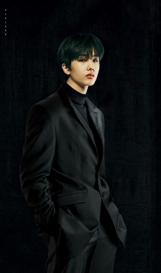 jisung is still young here but the height...