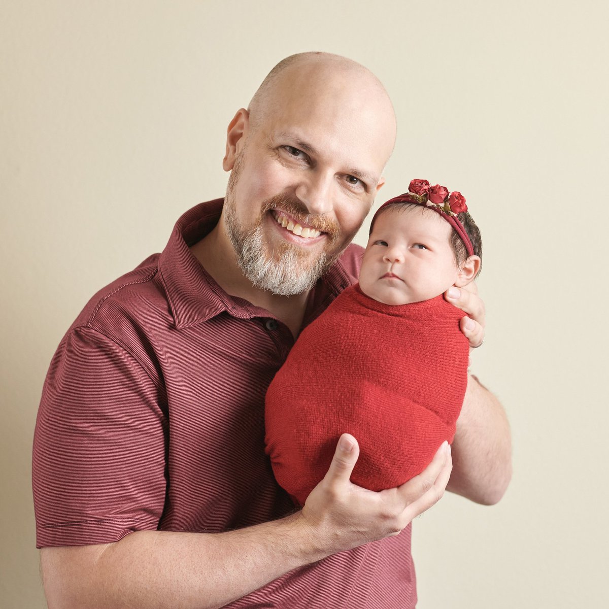 TIMHOMAYOON's tweet photo. My daughter Emma loves when I hold her #grumpykid https://t.co/ks7a5VFGqm