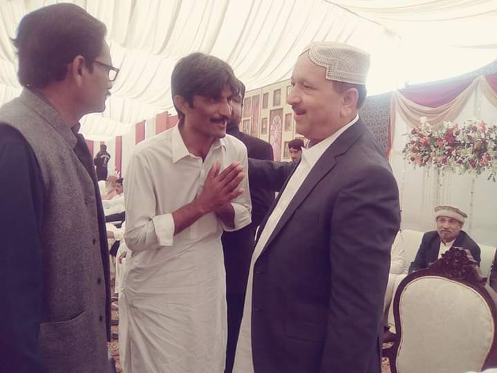 AzadNarain's tweet photo. جيلاني جماعت جي روحاني پيشوا ايم اين اي قبلا سائين پير نور محمد شاھ جيلاني جي ڪرونا رپورٽ پازيٽو آئي آھي اسان رب پاڪ کان دعائون ٿا گھرون ته قبلا سائين جلد صحتياب ٿين جيلاني جماعت جي چاھيندڙن ھندو برادري کان اپيل ڪجي ٿي ته قبلا سائين پير نور محمد شاهه جيلاني جي صحتيابي لاء دعا ڪن. https://t.co/TgeszLmRWT