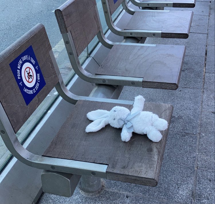 jcgaleazzi's tweet photo. Je signale un doudou égaré à l’arrêt Balard du tram #t2. Ça va faire beaucoup de peine au petit qui l’a perdu... on fait comment @RATPgroup ??? https://t.co/DyCqTVzdad