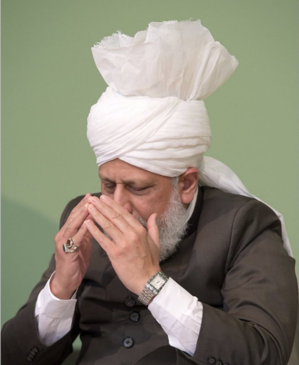 StudentOfAhmad's tweet photo. Whether someone likes it or not, Allah has Chosen his Khalifa for the Muslims. Nothing can change that 

#CaliphofMessiah #TrueCaliphate https://t.co/NG5GX0uW3P