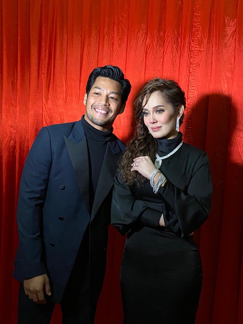 MyMeleTOP's tweet photo. ✨The way @kamaladli looks at Uqasha Senrose 🥺✨ #AME2020 #YangEpikYangLegend https://t.co/1sdIxTQUse