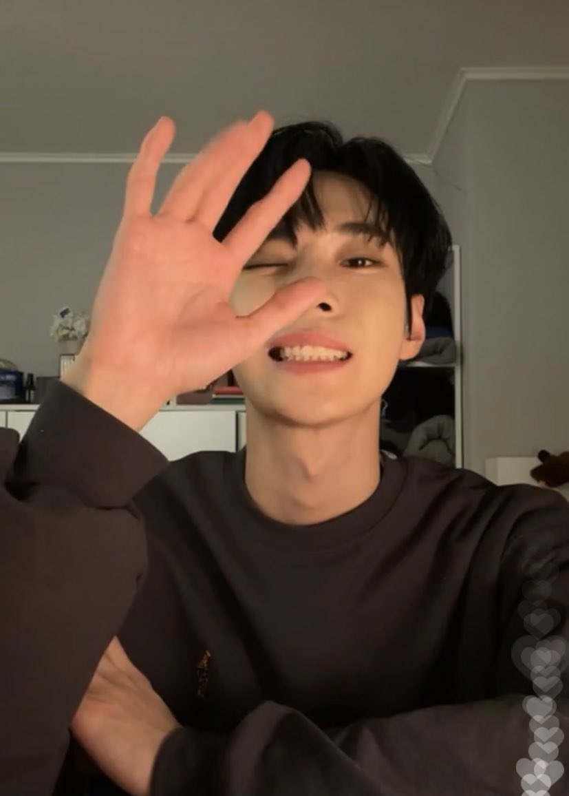 แค่จะปิดไลฟ์มันอะไรขนาดนี้คะพี่ อย่ามาหล่อเรี่ยราดนะ ชอบ อยากเปนแฟน