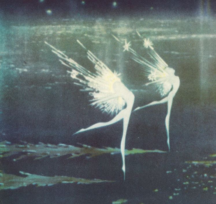 THECOOLISSUE's tweet photo. age of aquarius ! https://t.co/MlkKJmDHuu