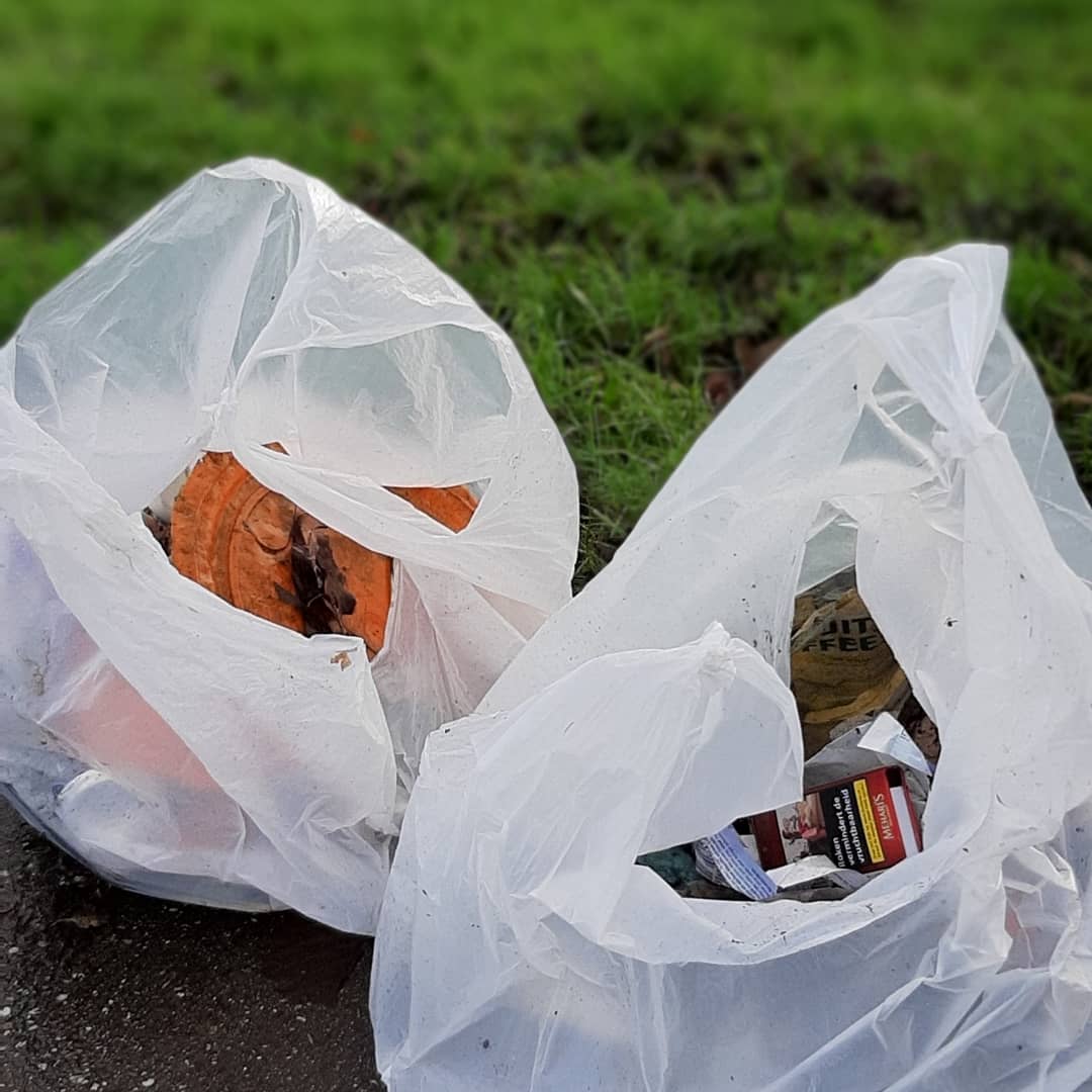 Sunday, funday, trashwalkday. Niet ver, wel veel! 't Is weer mooi groen nu! De mosselen waren overigens wel tevreden in hun woning.🌍
#zwerfafval #frisseneusgroeneberm #meppel