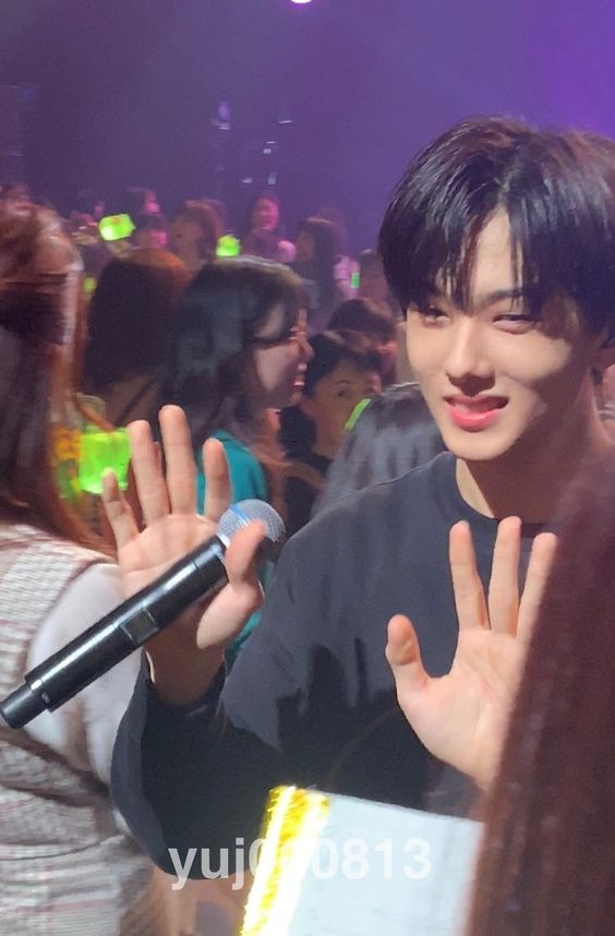 jisung is still young here but the height...