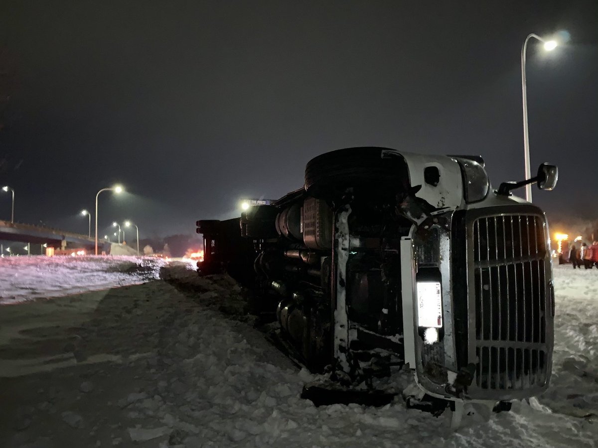 BroadwayBadboys's tweet image. E1, E5 + SH1, R1, B1 and L3 responded to this tractor-trailer truck roll-over w/injury on I-195 EB in the early morning hours today... #eastprov #epfd #eastprovidencefiredept #eastprovidencefiredepartment #BroadwayBadBoys #E1 #Engine1 #E5 #Engine5 #BroadwaysBaddest #TheWorkhorse
