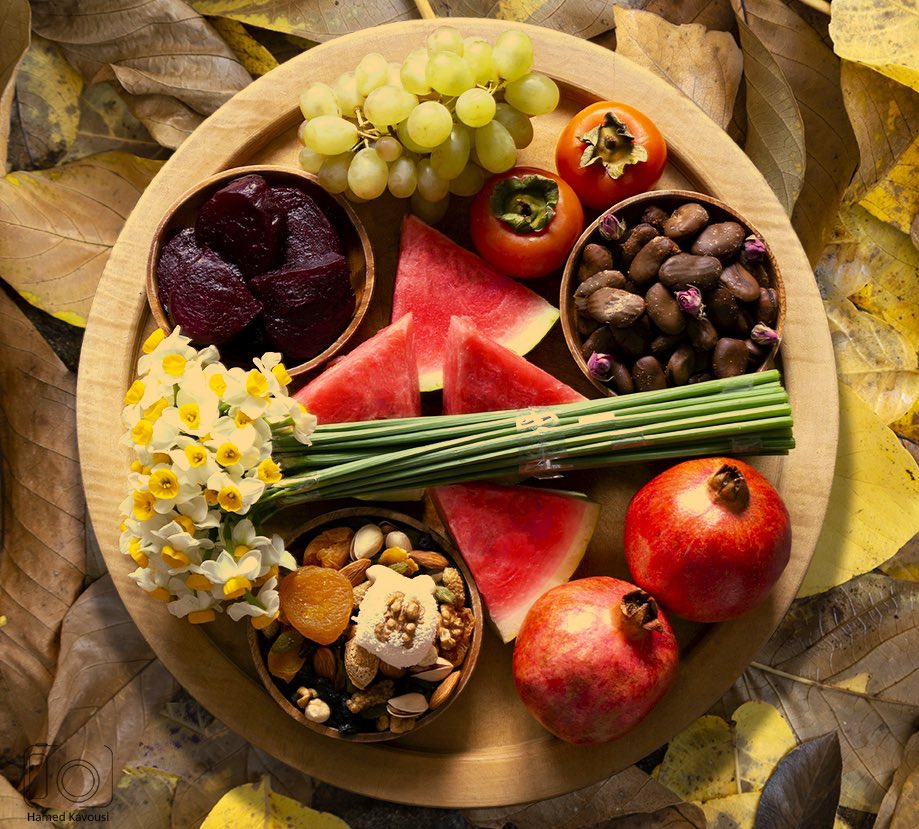 HAMEDKAVOUSI3's tweet photo. photographer: Hamed Kavousi #yaldanight🍉🌹🍁🌙⛄☔#autumnstyle #pomogranate #grapes #fruits #persimmon #watermelon #nuts #narcissus #beetroots #bean #asphodel #persian #persiancustom #winter #شب_یلدا #boiledbeetroot #boiledboardbean #Persiancustom #autumn #YALDAnightcelebration https://t.co/RZgsXo8Pz7