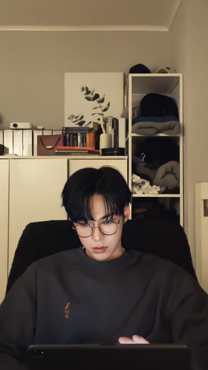 อันนี้แบบใช้ lock screen ได้ เผื่อใครอยากได้นะ แบ่งปันความหล่อ