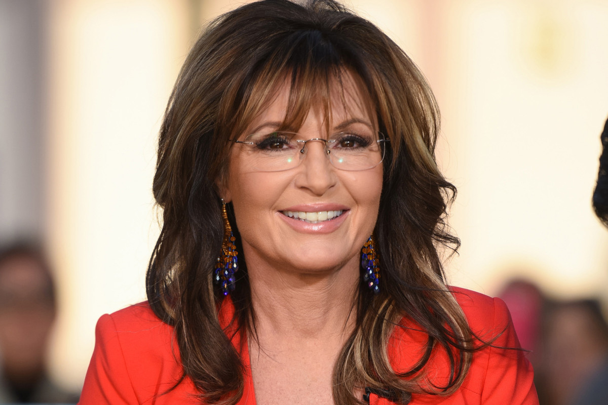 Sarah Palin, a Wikileaks victim, calls for Julian Assange's pardon