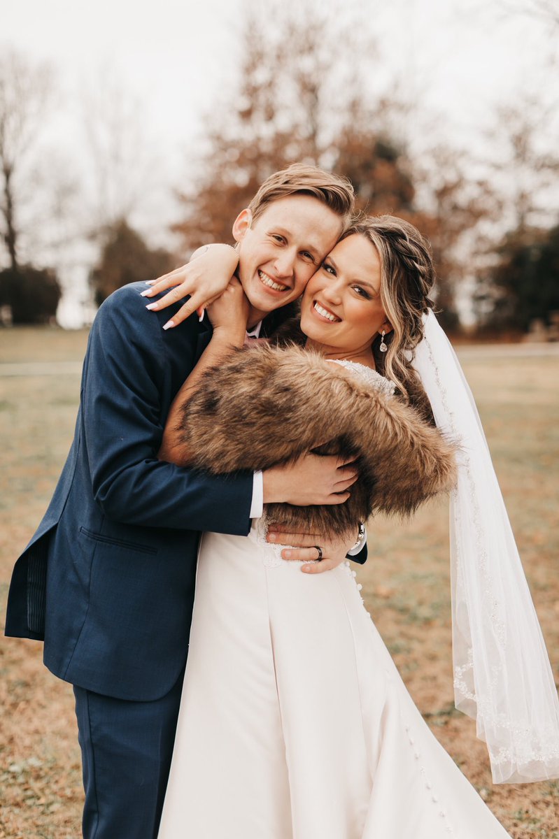 hannahmccall21's tweet photo. A married woman 🤩 https://t.co/vKaEwkCzOI
