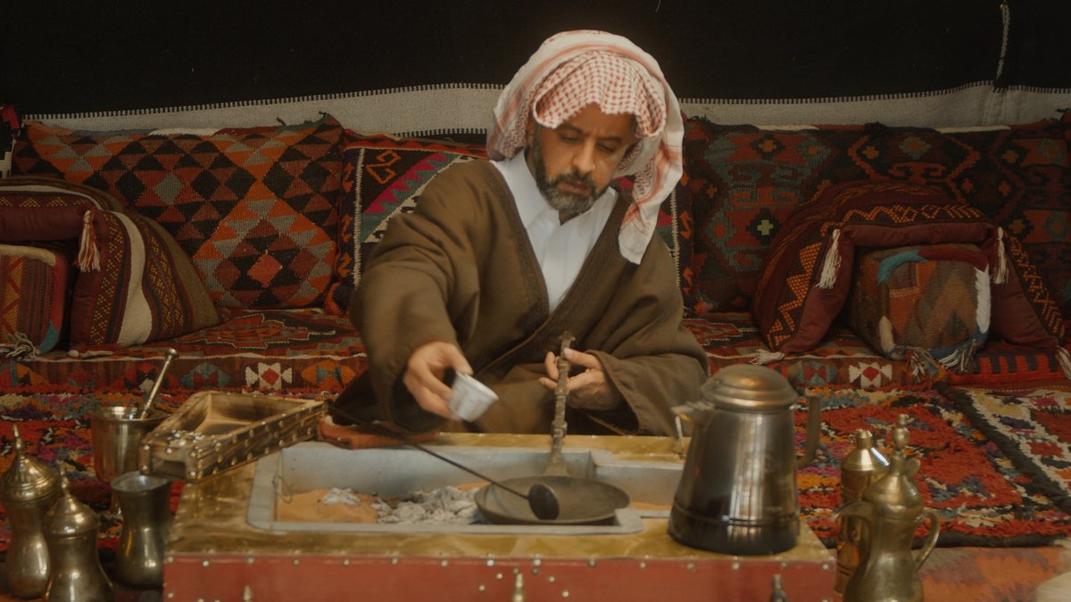 VisitSaudiAR's tweet photo. صوت الكرم الذي تعرفه المجالس، ونتغنى فيه بقصص الجود والعطاء.. هو شيمة وعهد نتوارثه!

#صوت_نجد
#الشتاء_حولك https://t.co/eOAKGSa78c