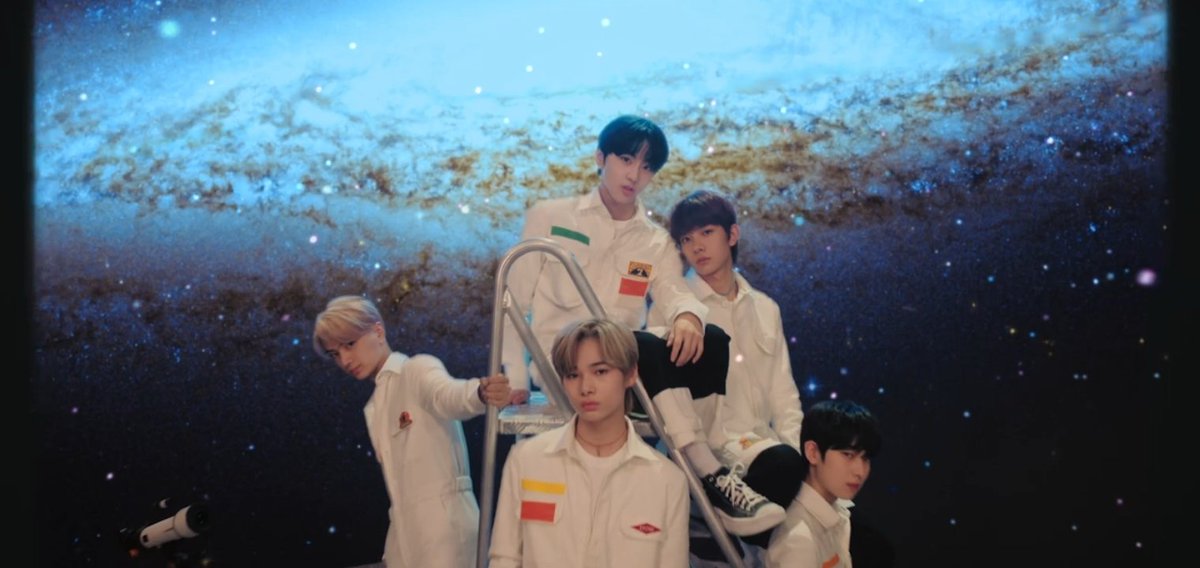 GabsEngene02s's tweet photo. QUEM TEVE A BRILHANTE IDEIA DE COLOCAR ENHYPEN + GALÁXIA????? 💖🤧
#ENHYPEN #Let_Me_In #LetMeIn_OutNow #20CUBE @ENHYPEN_members https://t.co/54VYaCup2R