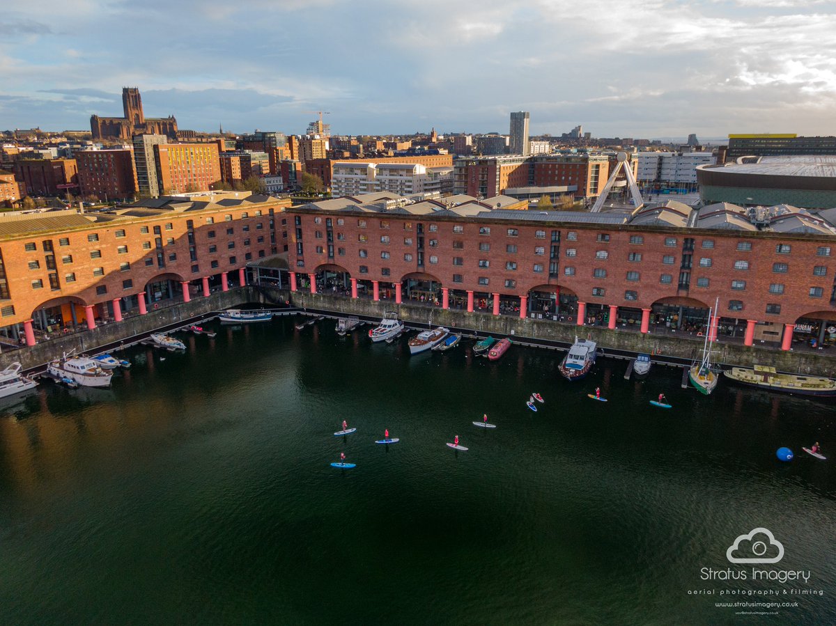 stratusimagery's tweet photo. Santa’s on the Dock 🎅🏻 🏄🏻‍♂️ 🎄 great to see loads of kids shouting to Santa @jayne_riggers @YOLiverpool @lpoolwatersport @realrobinjmac65 @angiesliverpool #liverpool #liverpoolsup #santasup https://t.co/vrUL4ILn52