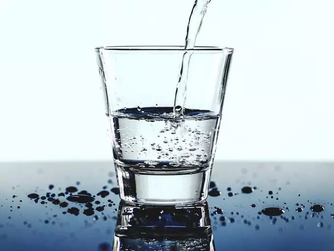 Tip #4Remind yourself to drink a lot of water so your pee is diluted and it’s gonna be much more comfortable to pass urine, also it’s good for your health 