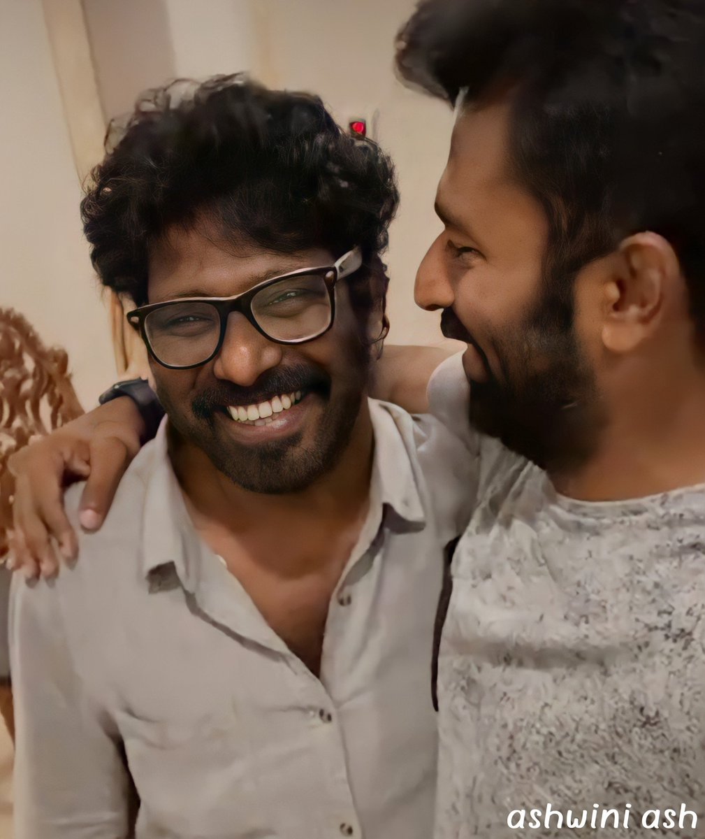 RamyaPandiyan4's tweet photo. Fun live anna 😍❣️❤️💖 @imKBRshanthnu  HD PICS👌😍 #PaavaKadhaigal  team 😍 Happiness live 😊👌 Congrats team 💥👌 @Sudhakongara_of mam👌 https://t.co/qgO7dE52aj