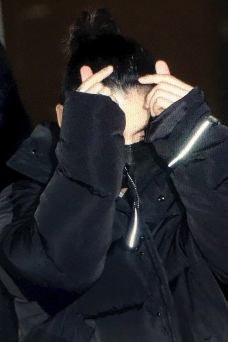 — end of thread hope you liked it ♡ in conclusion he did so many hairstyles this year i could keep going but this thread would be too long help { follow  @unvgukk }