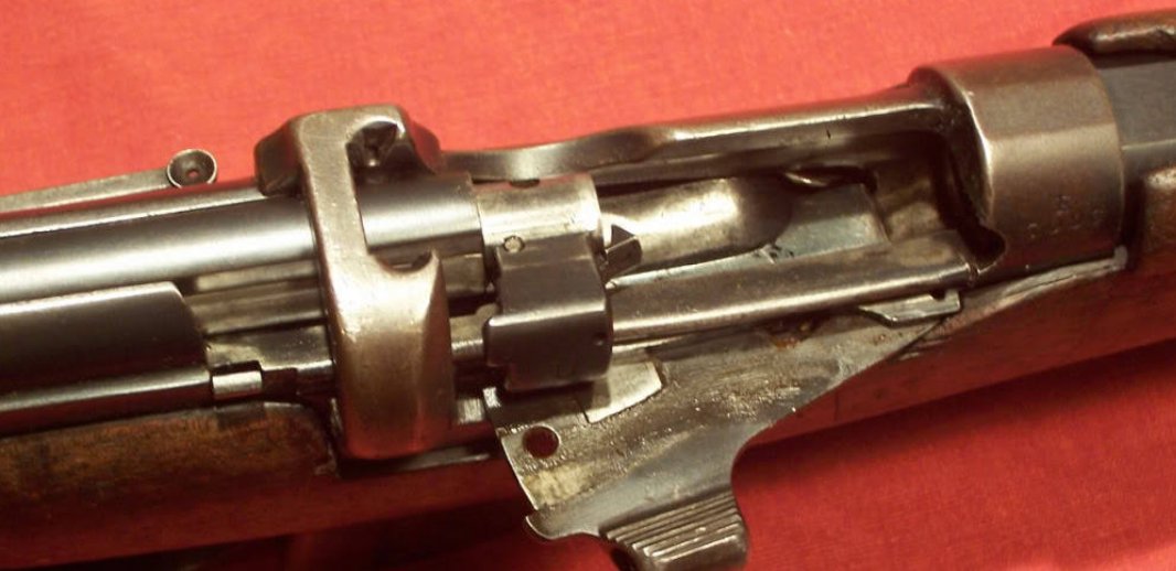 The question was, how to win over the Traditionalists worried about officer-man relations & Imperialists worried about SAA use.The answer?Stop soldiers accessing the magazine with a cut-off. A slide that cut off the magazine.30/Image from:  https://www.historicalfirearms.info/post/42349300827/smle-magazine-cut-off-the-receiver-and-action