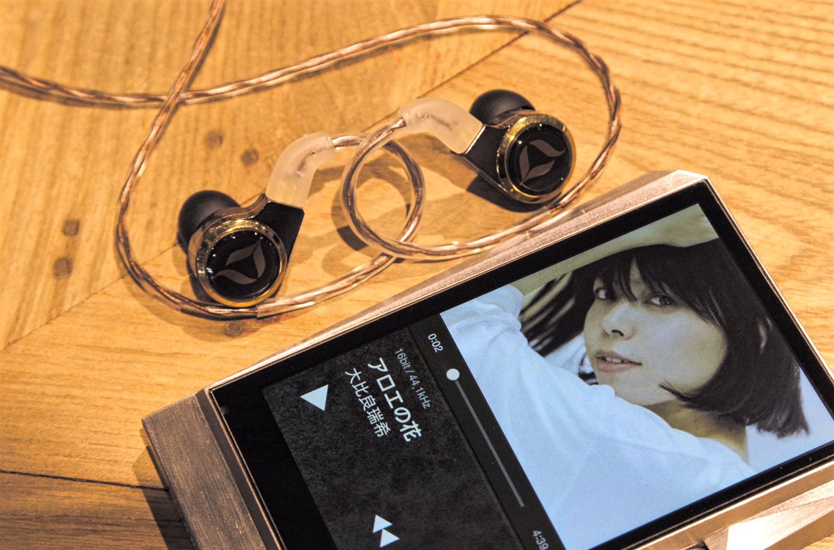 reb_audio's tweet photo. きむ兄📸の #DreamXLS での #final_推し曲 は、#大比良瑞希 の「アロエの花」です🌸
彼女の独特で忘れられない歌声と、ギターの音色が気持ちよい曲!
DreamXLSの唯一無二の空間表現と音場の広さは、曲のゆったりとしたグルーヴを存分に感じとれ、感情を揺さぶられます😭
https://t.co/mMlb9HdP7K https://t.co/fkXxTlczHF
