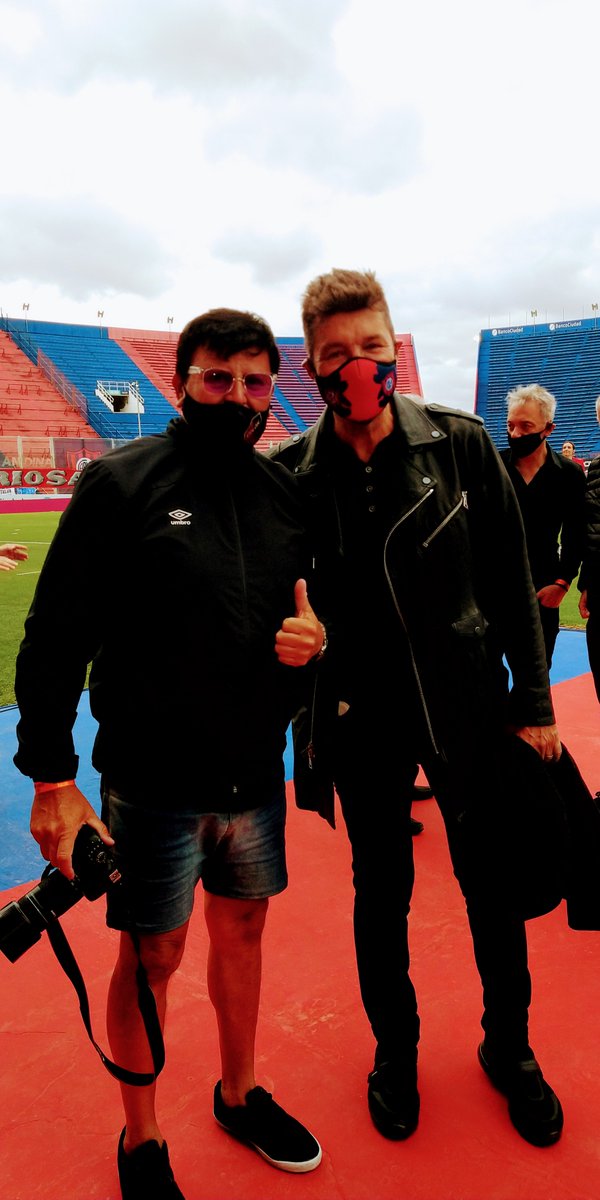 clementfest's tweet photo. Preparando el bailando 2021 🔥🎉🚩🏴🕺🕺 con marcelito ❤️🖤 https://t.co/9EkehJnEjP