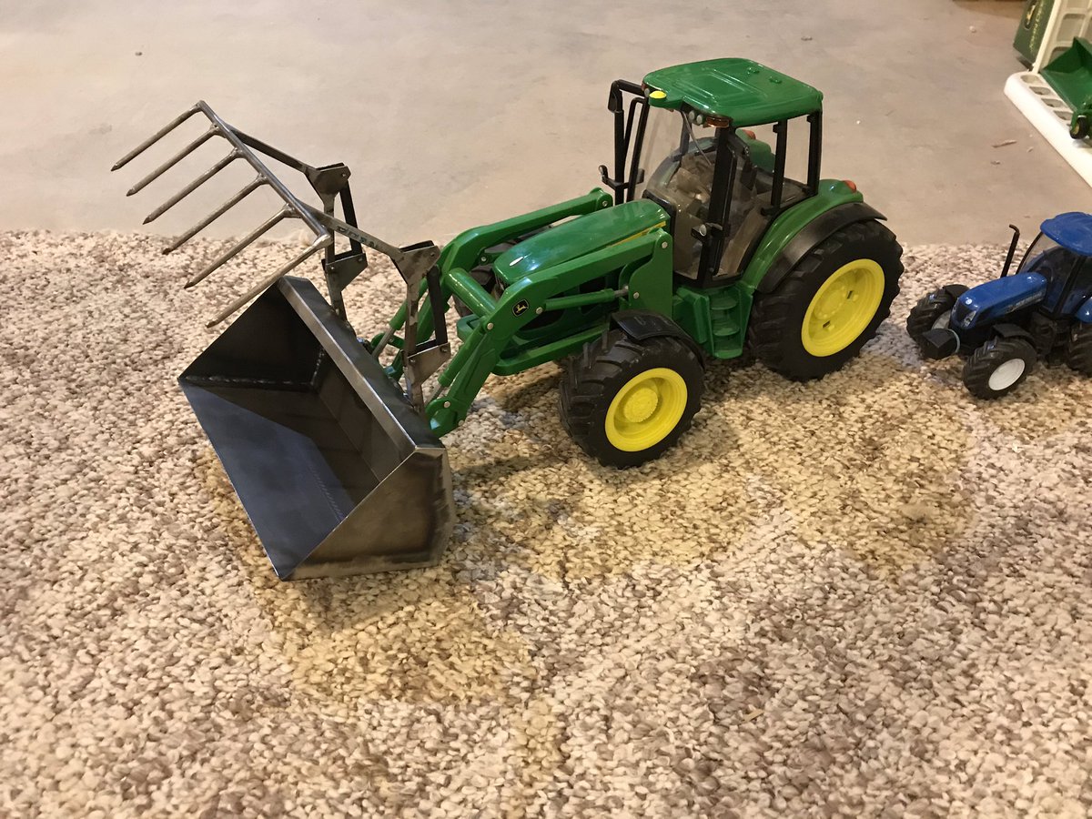 LottRodman's tweet photo. More elf work Inspired by @doncampbelljd   
Never woul have attempted without seeing his work. It’s fun building scale models! https://t.co/Yy3H43ySew