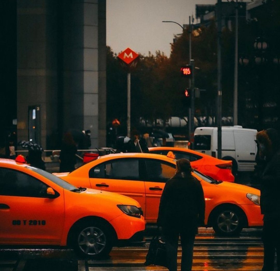 Kızılay'da yağmur altında yürümeyi özledim..