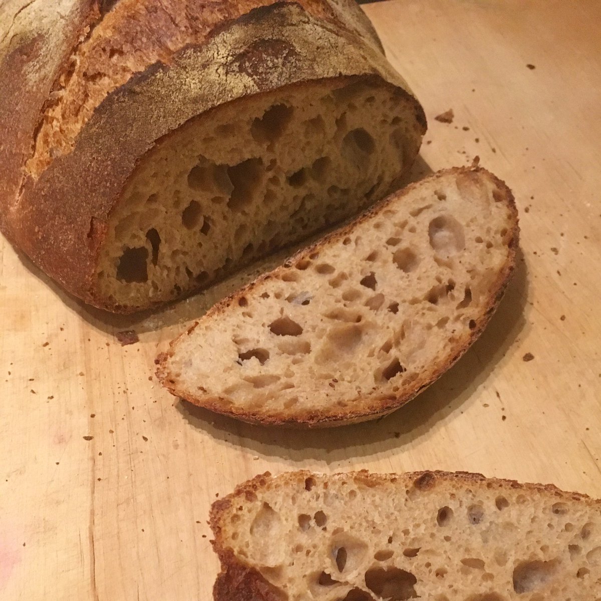 catlowshipek's tweet photo. Ok, so I’m a finally learning how to bake sourdough bread. After 3 tries I was pretty excited to see the amount of rise in this 50/50 whole wheat levain.
Looking for feedback from you ol’timers out there!
#oldworldbread #levainbread #sourdoughbaking https://t.co/9p3bhhbs1Y