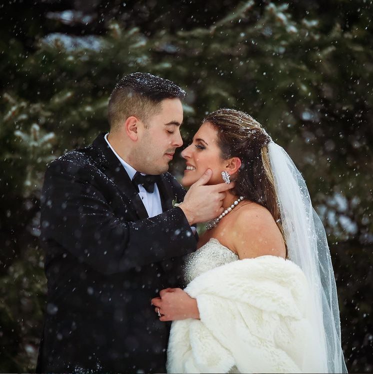TheProsWeddings's tweet photo. Let it snow ❄️

#theprosweddings #weddingphotography #weddingphoto #weddingphotographer #weddingvideo #weddingDJ #weddingmoments #weddingday #wedding #thepros #realwedding #weddingtrends #realweddingideas #winterwedding #bostonwedding #snow #winterwonderland https://t.co/Zk3mTjG4UF