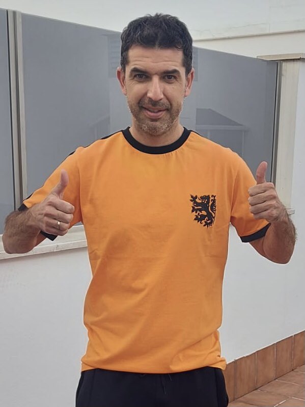 jose10686004's tweet photo. Muchas gracias a @Coolligan por esta maravillosa camiseta de la Holanda de uno de los más grandes. Premio por ser vencedor en las dos ultimas jornadas @comunioguirretis. Un lujo de teneros como patrocinadores. https://t.co/ik6jWyp4Lm