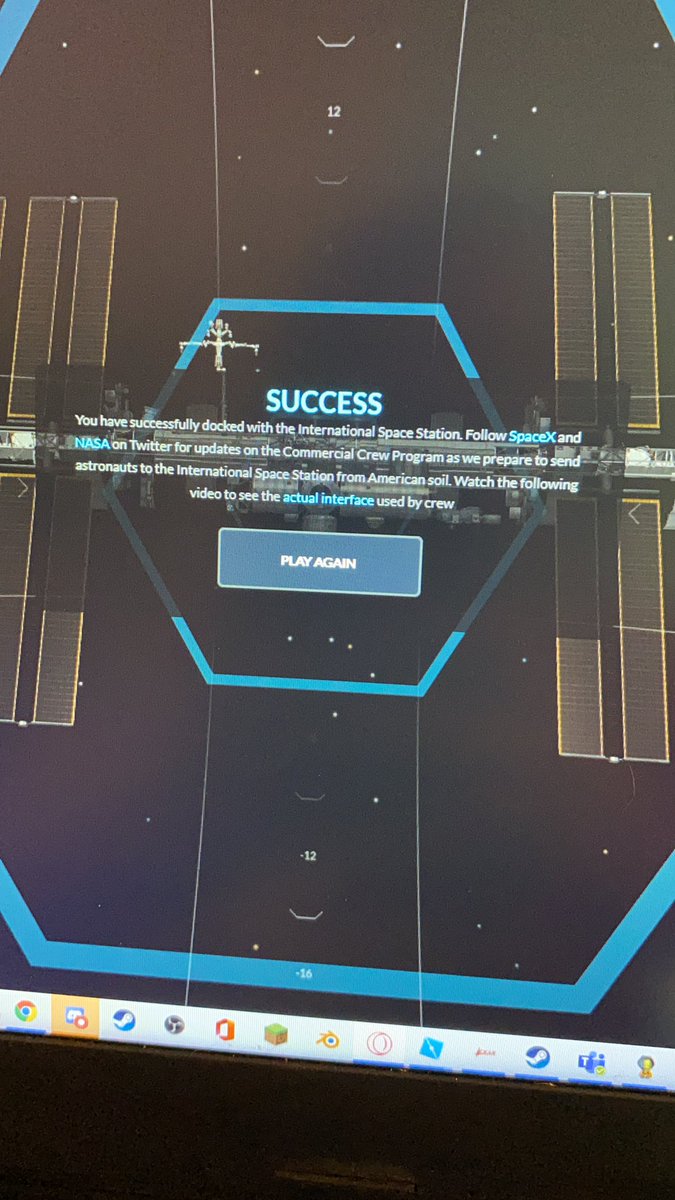 I beat the @SpaceX docking simulator!!! https://t.co/jqD5NER9mG