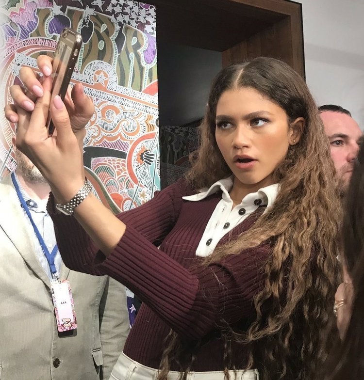how zendaya looks likes in real life: a thread <3