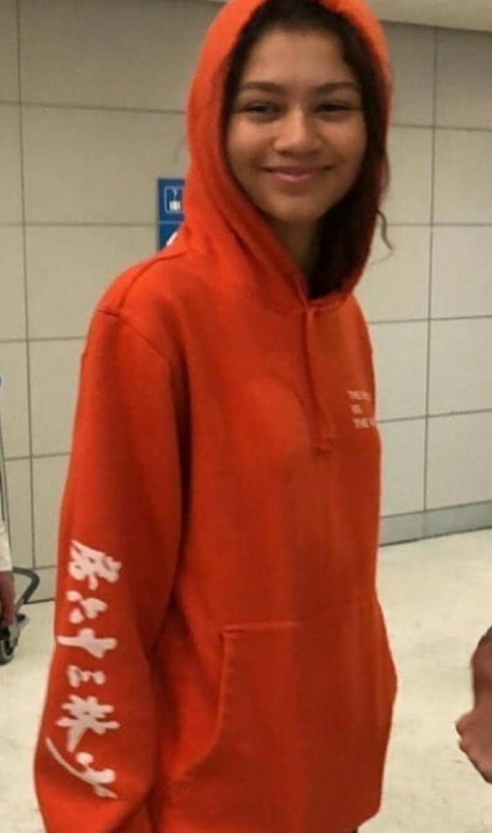 how zendaya looks likes in real life: a thread <3