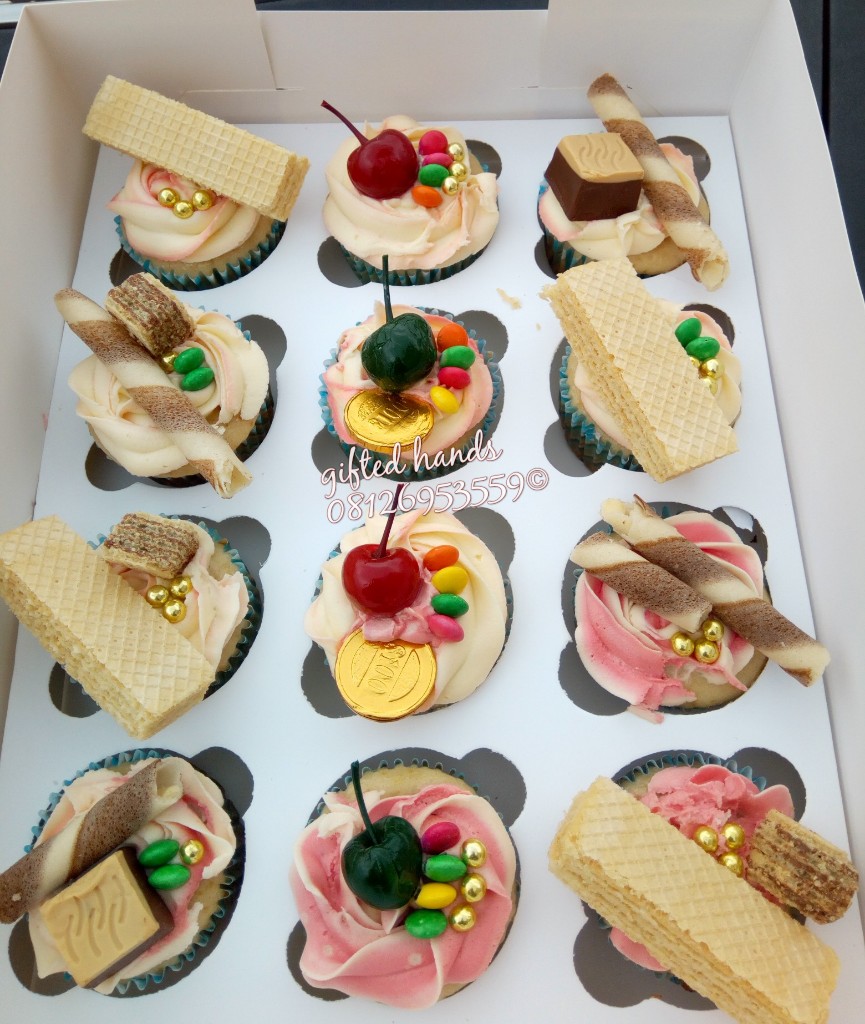 GiftedHandsCak1's tweet photo. @StillIRise_X0 Show someone how much you care by sending them a box of these cuppies from the bakery of Giftedhands Cakes Kaduna.

Box of 6- 2k

Box of 12- 3.5k

OR

Order our #CakesOnABudget 
Price- 4k

Delivery fee: 1k

#ValhallaXmasGiveaway2 https://t.co/P7QhByyTEI