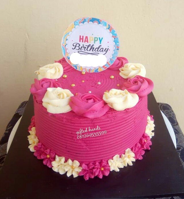 GiftedHandsCak1's tweet photo. @StillIRise_X0 Show someone how much you care by sending them a box of these cuppies from the bakery of Giftedhands Cakes Kaduna.

Box of 6- 2k

Box of 12- 3.5k

OR

Order our #CakesOnABudget 
Price- 4k

Delivery fee: 1k

#ValhallaXmasGiveaway2 https://t.co/P7QhByyTEI