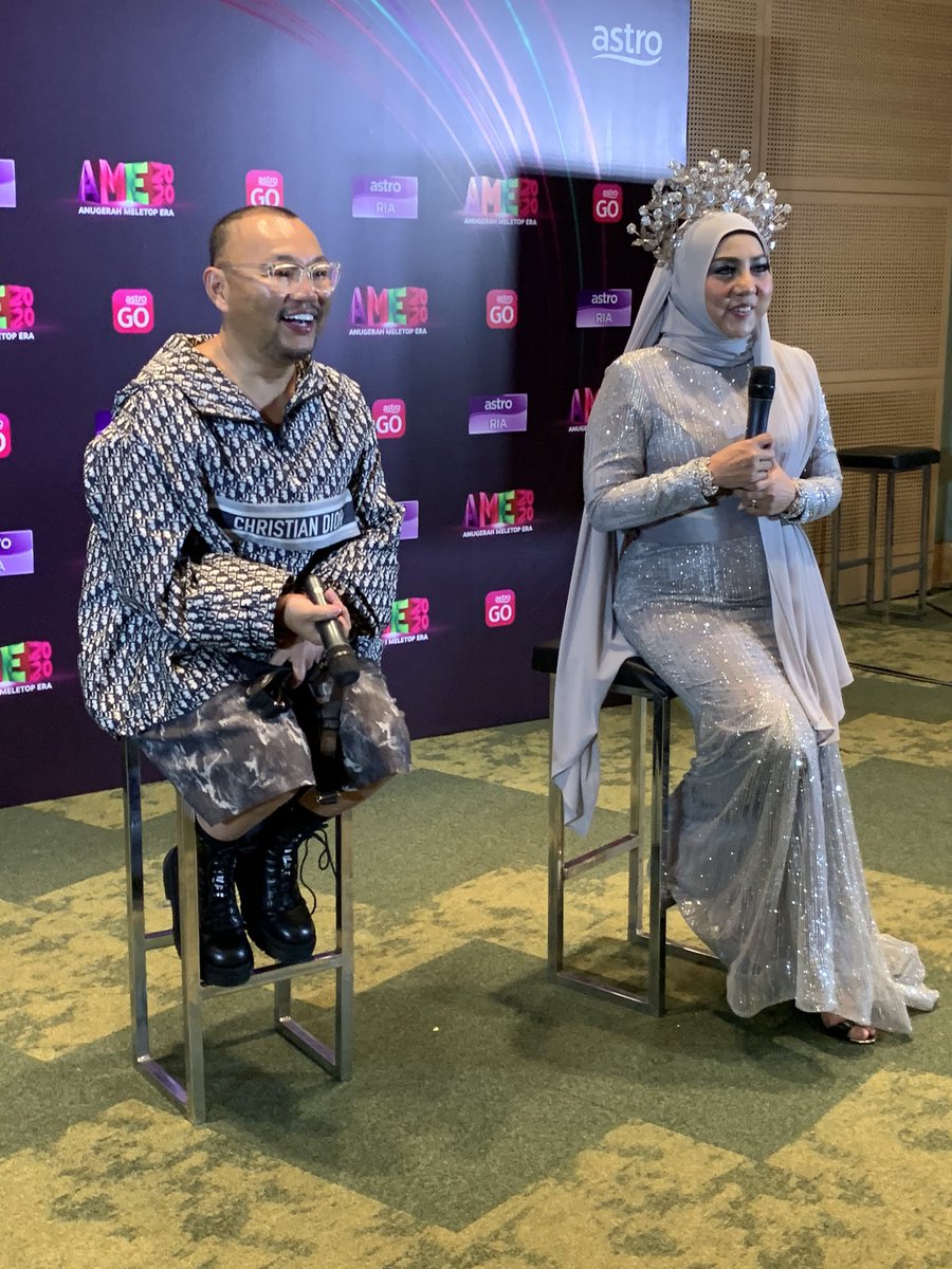 MyMeleTOP's tweet photo. Eh eh. Kita dah okay laaa gais 🤗 Korang jangan over okay!! Saksikan #AME2020 di Astro Ria, Ria HD ataupon strim di Astro Go #AME2020 #YesAME #YangEpikYangLegend @MichaelAng38 @tatihseni https://t.co/ESLRJGhHq7