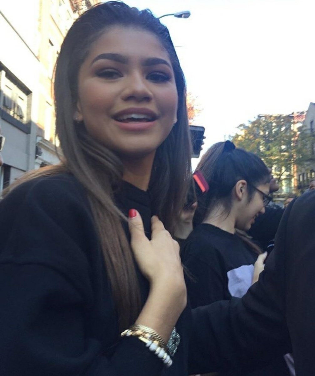 how zendaya looks likes in real life: a thread <3