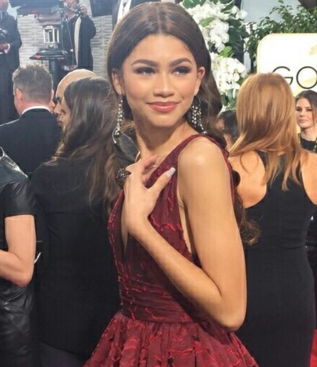 how zendaya looks likes in real life: a thread <3