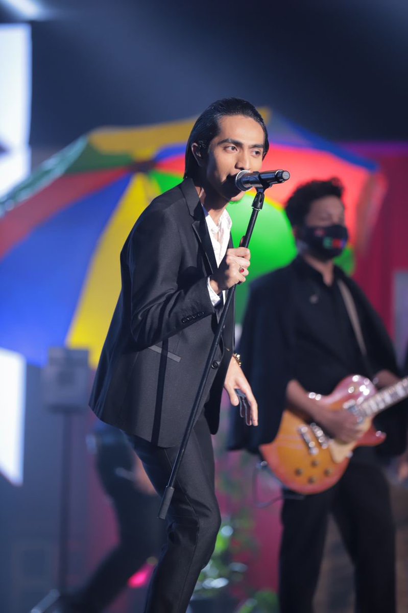 MyMeleTOP's tweet photo. Apa macam persembahan @floor88band tadi? Ons takkk? 😃😃 Saksikan #AME2020 di Astro Ria, Ria HD ataupon strim di Astro Go #AME2020 #YesAME #YangEpikYangLegend https://t.co/9bPxsZwykt