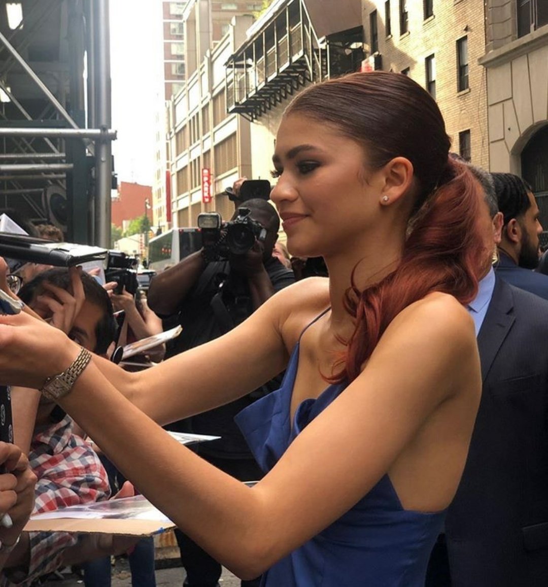 how zendaya looks likes in real life: a thread <3