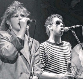 On Day 7 of an IRL Christmas, we bring you one of Ireland's most popular Christmas songs by The Pogues - Fairytale of New York.
ow.ly/boD750CJPiT

#Irlfestivalkw#celticmusic#irishmusic#christmasmusic#IrishChristmas#CelticChristmas #paintthetowngreen#ThePogues #christmas