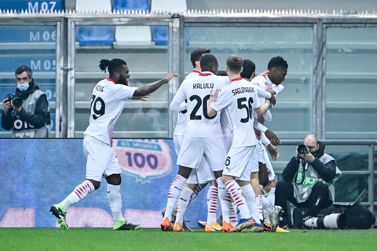 EuropaLeague's tweet photo. Rafael Leão scores the quickest goal in Serie A history after just 6.2 seconds as AC Milan go back on 🔝. 💥💥

#UEL https://t.co/84vvFKSkP0