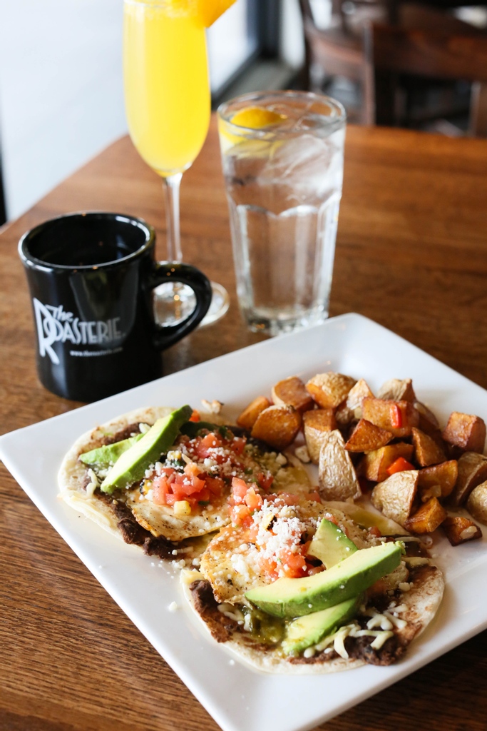 Tavern_MFarms's tweet photo. Best way to wrap Christmas presents? First, you brunch and brunch hard. Then you add a bunch of tape. Voila! 

#kcbrunch #kcrestaurant https://t.co/LpphhRxgHO