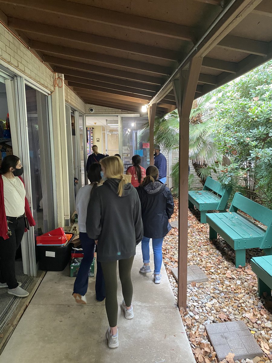 socialjusticea6's tweet photo. Thanks to @SAMMinistries for allowing us spend some time at one of their facilities. Our group learned a lot about homelessness. We also got a chance to lend a helping hand. #Education&amp;Action https://t.co/58z3aNYBu2