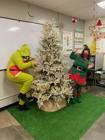 β‘ Glauce (Gigi) Araujo β‘ (@gigiglauce) on Twitter photo Caught the grinch aka <a href="/Jose_L_Vega/">Jose Vega</a> trying to steal our tree !Happy holidays! We β‘ enjoying the little moments that make us laugh and smile, bring on the new year! <a href="/schama08/">Catherine L ππΉ</a> <a href="/Lavern94262100/">Lavern</a> <a href="/Heather38906543/">Heather brown</a> <a href="/JamesElkinsHD/">James Elkins</a> <a href="/DLapshan/">Dawn Lapshan</a> photo credits ; ken aka <a href="/MikeASM6204/">Mike Maciejewski</a> Caught the grinch aka <a href="/Jose_L_Vega/">Jose Vega</a> trying to steal our tree !Happy holidays! We β‘ enjoying the little moments that make us laugh and smile, bring on the new year! <a href="/schama08/">Catherine L ππΉ</a> <a href="/Lavern94262100/">Lavern</a> <a href="/Heather38906543/">Heather brown</a> <a href="/JamesElkinsHD/">James Elkins</a> <a href="/DLapshan/">Dawn Lapshan</a> photo credits ; ken aka <a href="/MikeASM6204/">Mike Maciejewski</a>