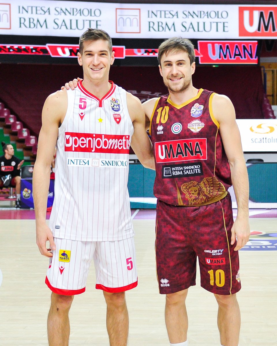 Brothers on the court‼
Prima da avversari per <a href="/TheShark91/">Andrea de Nicolao</a>  e <a href="/giodenik/">Giovanni de Nicolao</a>  🏀🦁

#FinoAllaFine