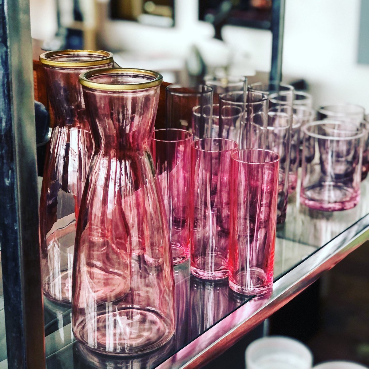 StudioTwentyTwo's tweet image. Cheers to Sundays! 🥂

✨TODAY // Studio Closeout Sale✨
10am to 7pm
Appointments Available// Link in bio

#vintagemodern #midcentury #midcenturymodern  #artdeco #hollywoodregency #furniture #interiors #vintage #closeout #holiday #ShopSmall #SupportLocal #Boston #MA #Brimfield