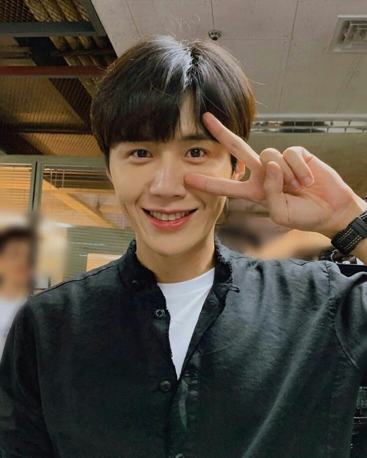 eternalseonho's tweet photo. cute as hell                 what the hell https://t.co/4HPkFESgzp